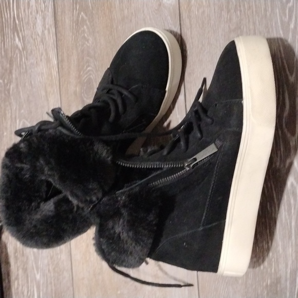 J/Slides NYC black suede zip booties w faux fur trim. Mint condition. Size 8 - Picture 1 of 12